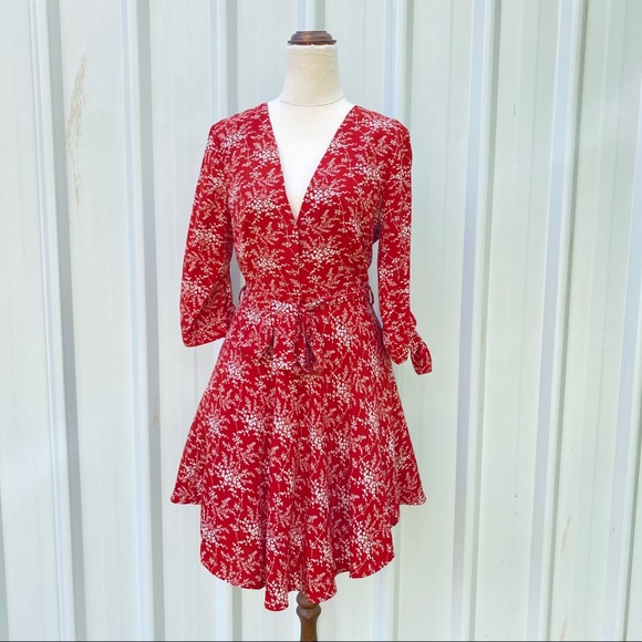 Showpo. Dresses & Skirts - Showpo Floral Dress